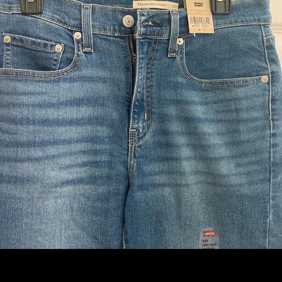 New Levi's Women's 724 Straight-Leg Jeans - Picture 3 of 6